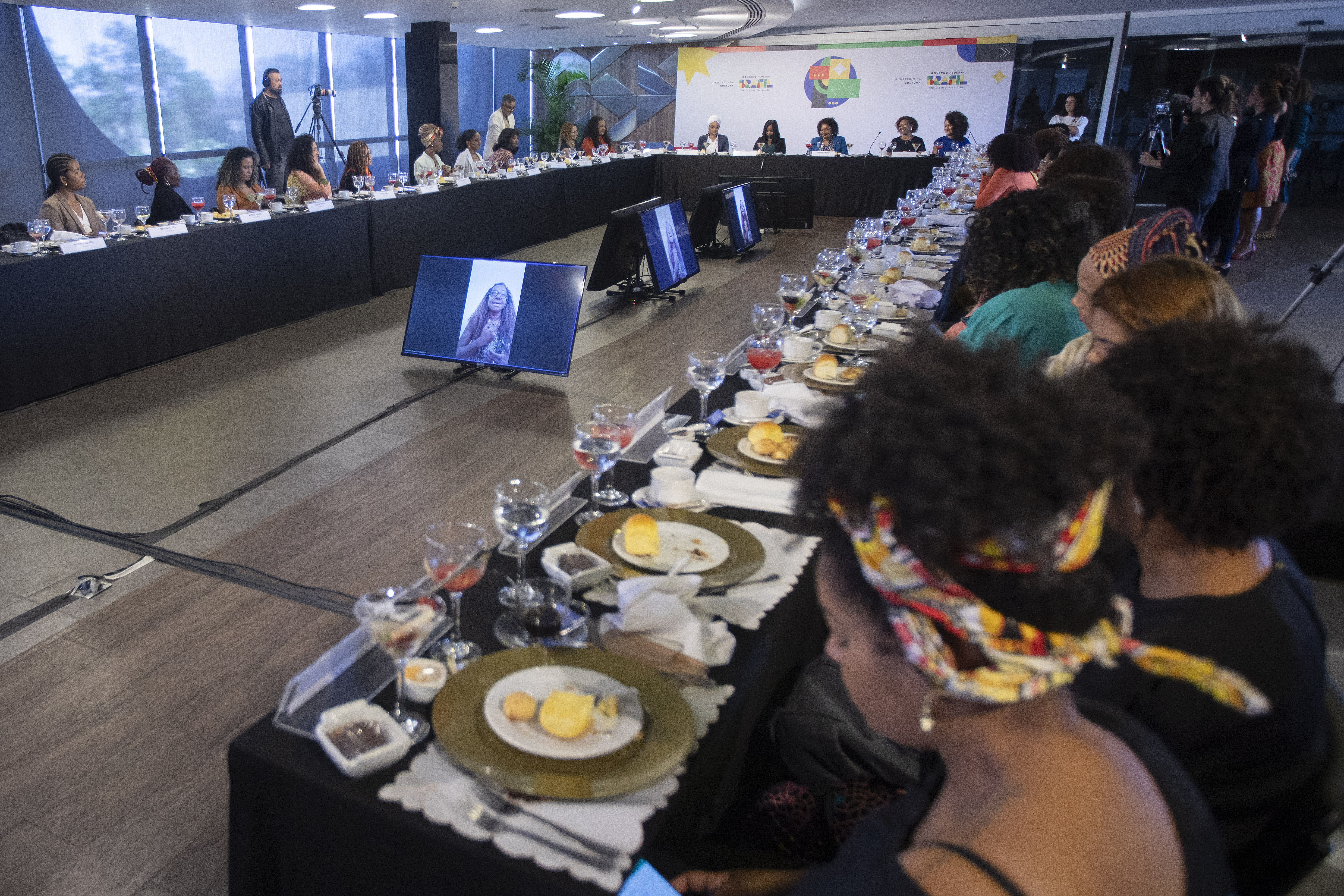 Brasília (DF) - A Ministra da Cultura, Margareth Menezes, participa de uma café da manhã com as profissionais de imprensa por ocasião do Dia Internacional da Mulher Negra, Latino-Americana e Caribenha, no Centro Cultural Banco do Brasil (CCBB). Foto: Joédson Alves/Agência Brasil